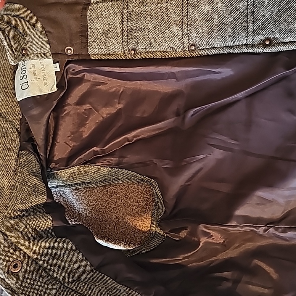 VEST - Picture 2 of 4